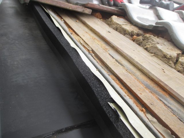 姫路市で箱谷板金取り合いシール打設